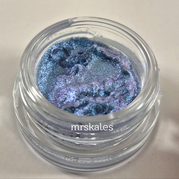 Nightmare Before Christmas "Making Christmas" Glitter Eye Gel - Picture 9 of 12